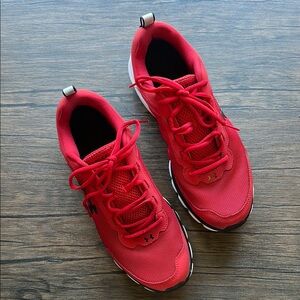 UNDER ARMOUR MEN’S CHARGED ASSERT RUNNING SHOES